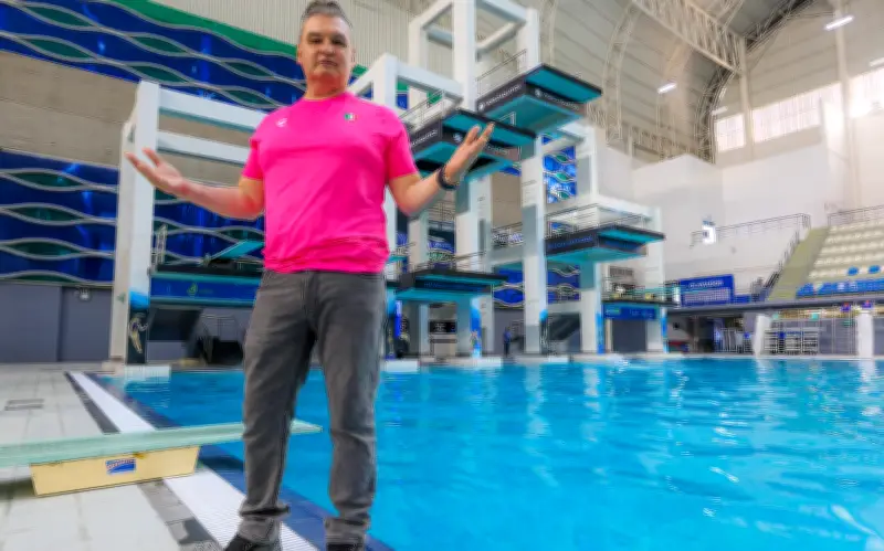 Iván Bautista enfoca a sus clavadistas jaliscienses en experiencia internacional rumbo a París 2028