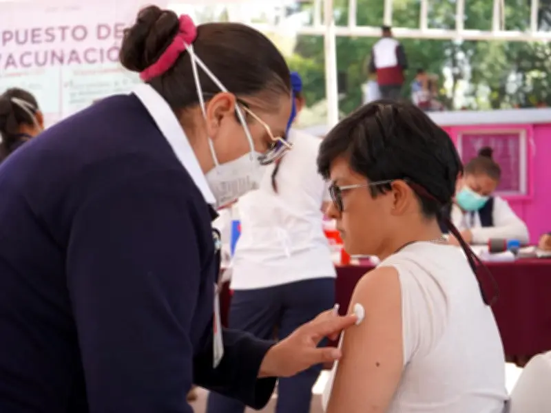 Iztacalco despliega módulos de vacunación ante brote de sarampión en la CDMX