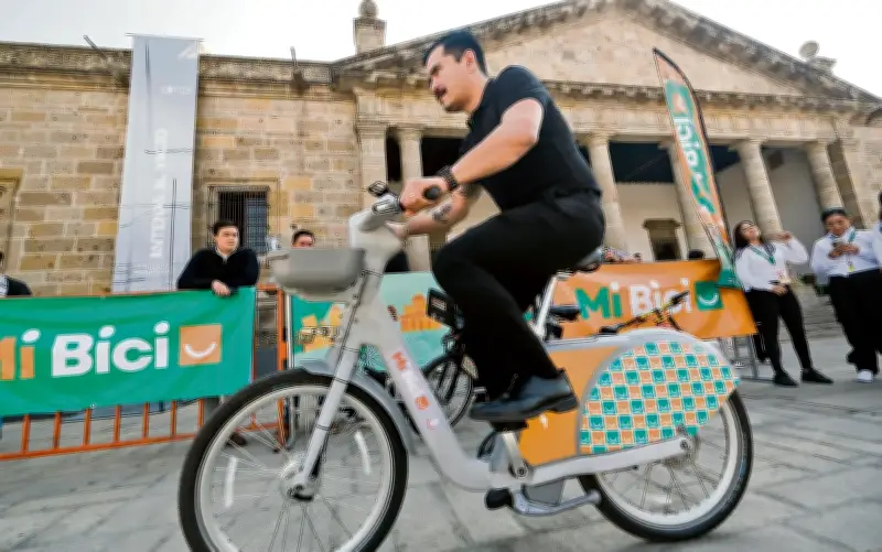 Jalisco: Bicis y patines eléctricos crecen sin regulación; robo de MiBici persiste