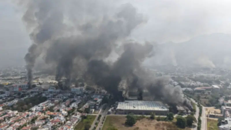 Jalisco en crisis: Saqueos y desabasto tras bloqueos, persiste el código rojo