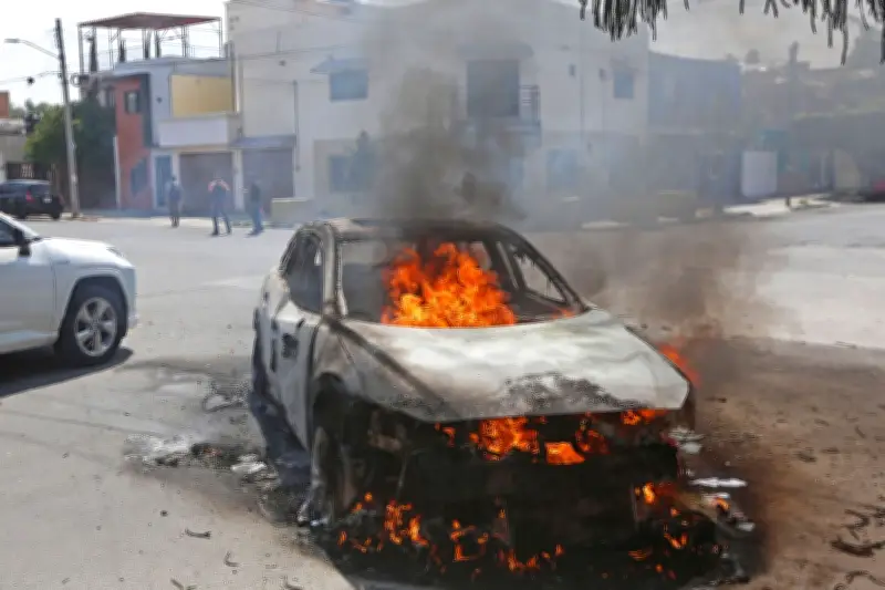 Jalisco reporta 25 detenciones tras disturbios por muerte de 'El Mencho' del CJNG