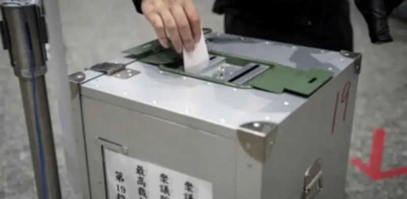 Japón celebra elecciones legislativas anticipadas con Takaichi buscando mayoría