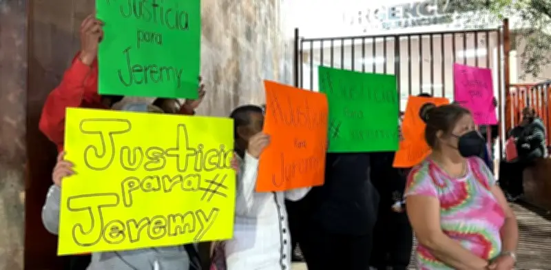 Jeremy lucha por su vida tras brutal agresión con arma blanca en secundaria de Tláhuac