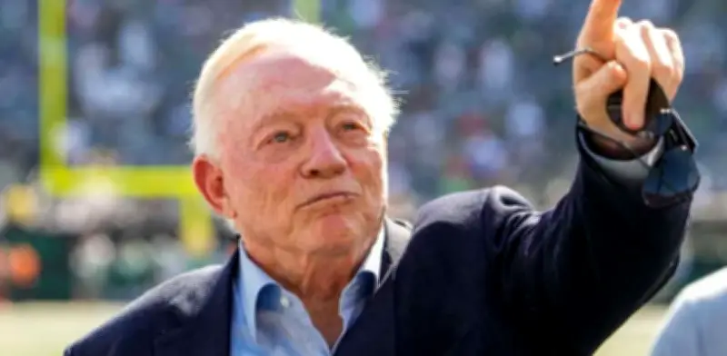 Jerry Jones promete gasto histórico para romper sequía de 30 años de los Cowboys