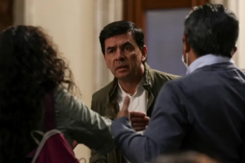 Jesús Ramírez Cuevas niega financiar medios y bots tras libro sobre pensiones de LyFC