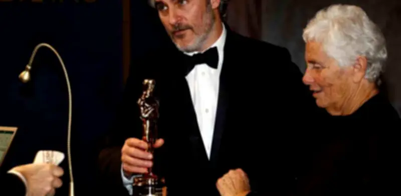 Joaquin Phoenix alza la voz contra desigualdad y medio ambiente en emotivo discurso del Oscar