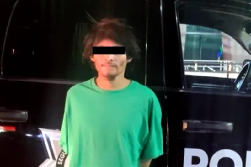 Joven lanza piedra a peatón en el Centro Histórico de Monterrey
