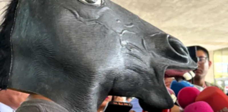 Joven therian que se identifica como caballo impulsa ley antiacoso en Nuevo León