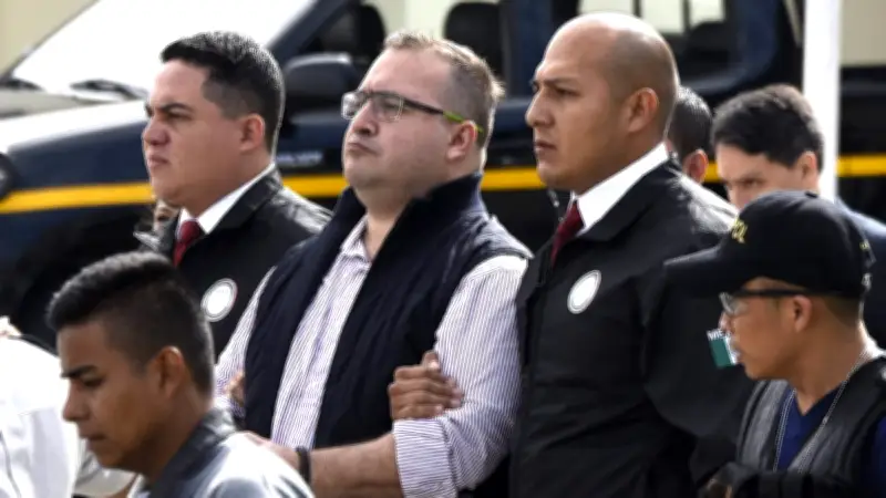 Juez vincula a proceso a Javier Duarte por peculado, complica su preliberación