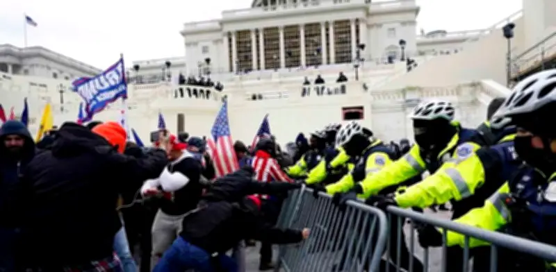 Jueza evalúa intento de Trump para bloquear investigación del asalto al Capitolio