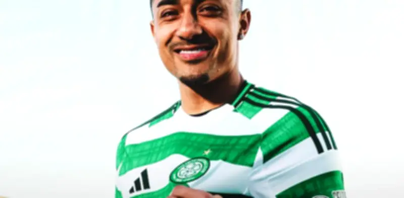 Julián Araujo se estrena en Europa League: Celtic vs Stuttgart en playoffs