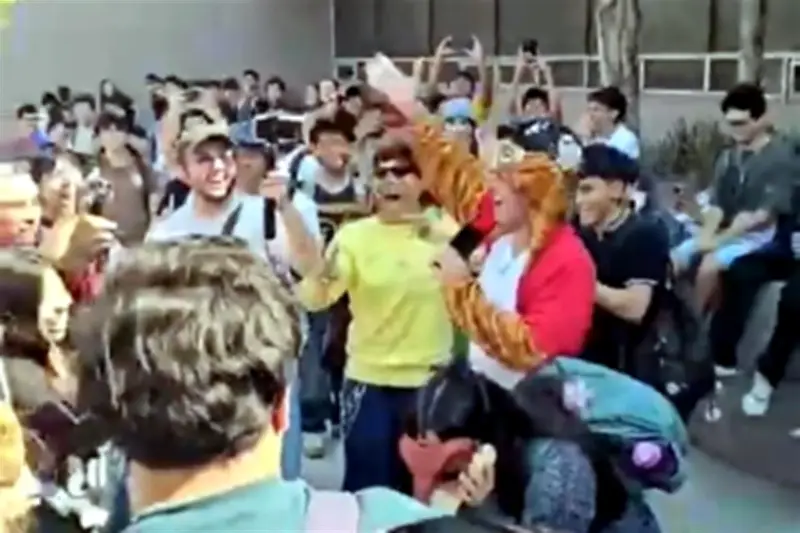 Jóvenes Therians se reúnen en la UANL para compartir su identidad espiritual