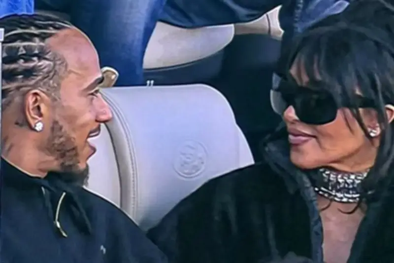 Kardashian y Hamilton de la NFL Confirman Relación Romántica en Público