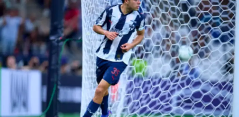 Íker Fimbres lidera a Monterrey: ¿Merece ya la titularidad tras su brillantez?