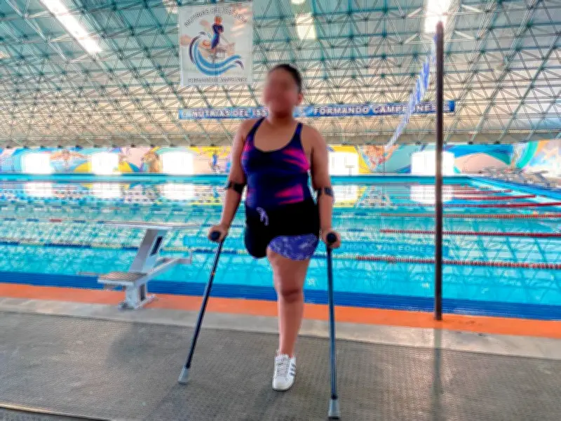Kimberly, la adolescente que venció el cáncer óseo y es campeona de natación en Chiapas