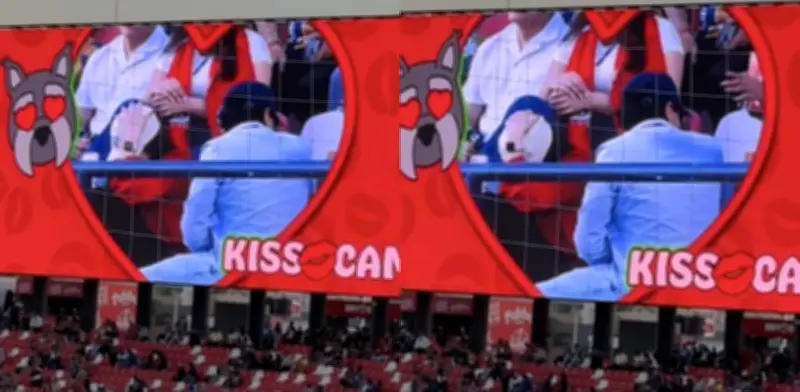 Kiss Cam delata a pareja infiel en el Clásico de la 57 de Liga MX en San Valentín