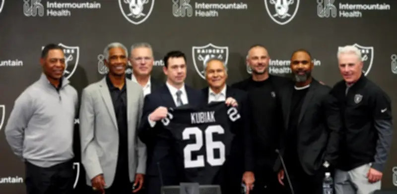 Klint Kubiak asume el mando de Las Vegas Raiders tras triunfo en el Super Bowl