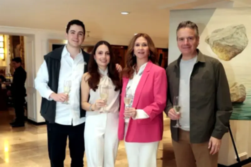 La amistad une a dos jóvenes en un emotivo reencuentro tras años de separación