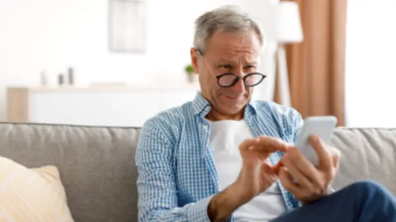 La FDA aprueba Yuvezzi, un innovador tratamiento en gotas para la presbicia en adultos