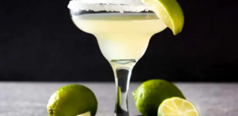La Margarita: Historia del Cóctel Mexicano que Conquistó el Mundo
