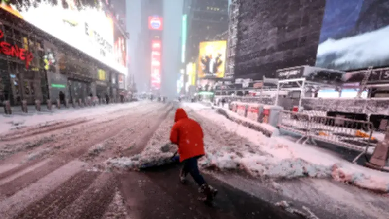 La Peor Tormenta Invernal en 10 Años Paraliza Nueva York y Cancela Vuelos desde México