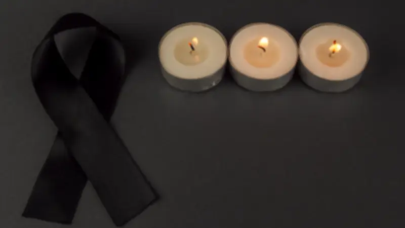 La 'Regla del Tres' Sacude el Entretenimiento: Muertes de Duvall, Steinberg y Dane