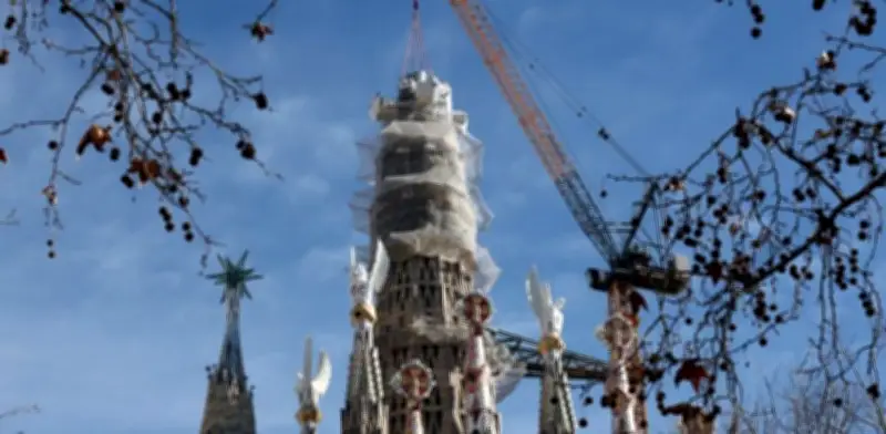 La Sagrada Familia culmina su torre central y se corona como la iglesia más alta del mundo