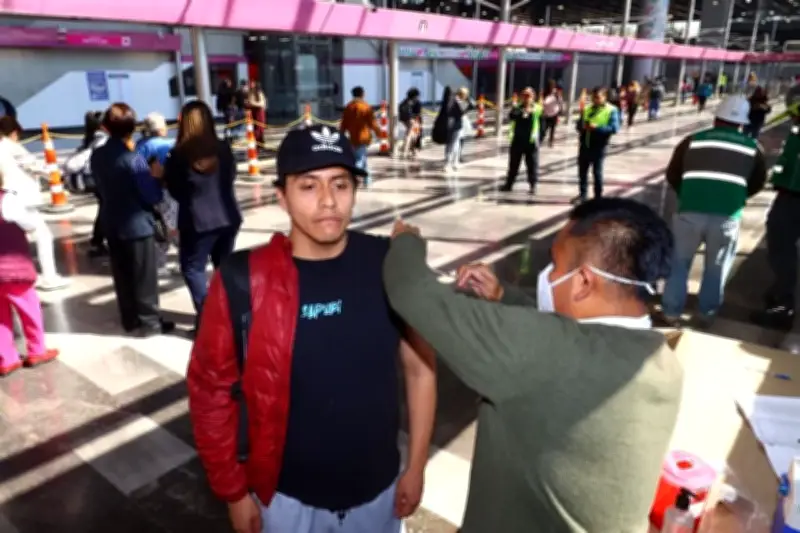 Largas Filas en Módulos de Vacunación: Ciudadanos Reportan Esperas Extensas