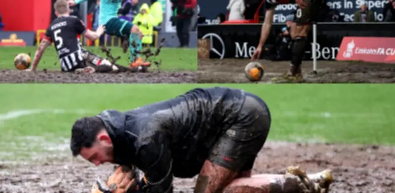 Las mejores imágenes del partido de FA Cup entre Grimsby Town y Wolves en un campo inundado
