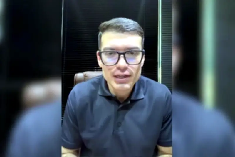 Líder estatal de MC acusado de fungir como intermediario en presunto desvío de recursos