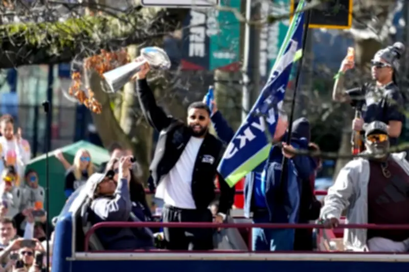 Los Seahawks de Seattle Desfilan en Victoria Tras su Triunfo en el Super Bowl