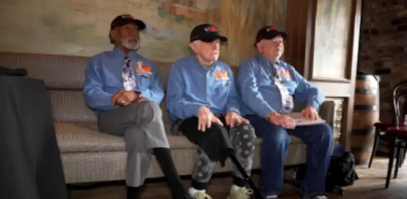 Los últimos fieles del Super Bowl: tres aficionados que nunca faltaron y viven su despedida