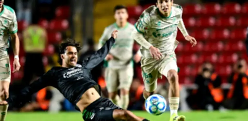 Lucca Vuoso, hijo del 'Toro', debuta con Santos Laguna en un vibrante empate