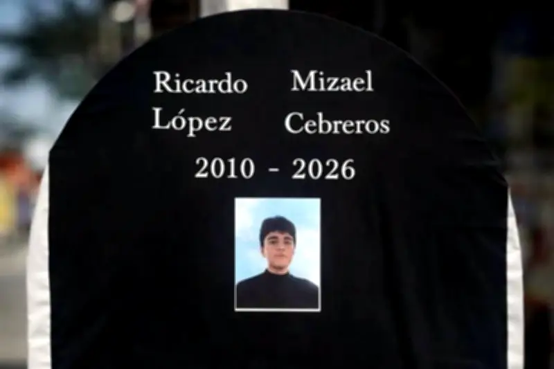 Madre de víctima reclama: 'Fue más importante traer a Salma Hayek'