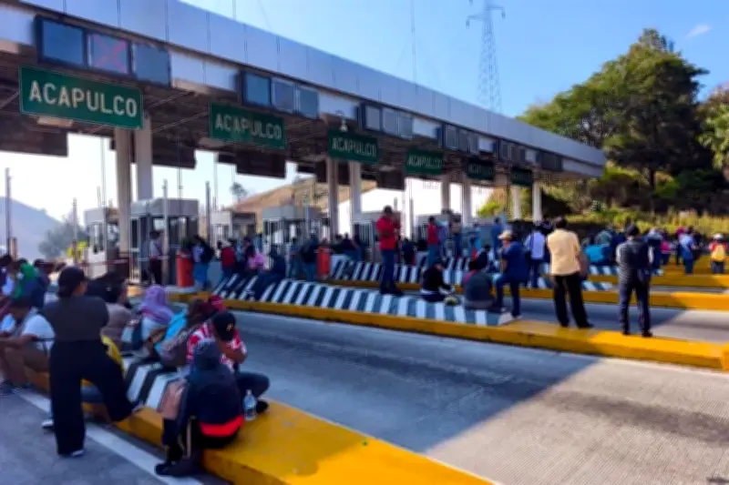 Maestros toman casetas y oficinas en demanda de bono salarial y mejoras laborales