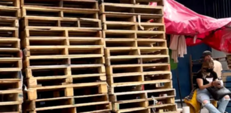 Mafia de 'tarimeros' en Azcapotzalco: Vecinos alertan tragedia inminente