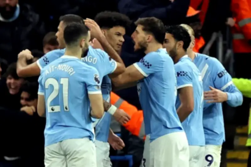 Manchester City vence al Newcastle y asedia al Arsenal en la Premier League
