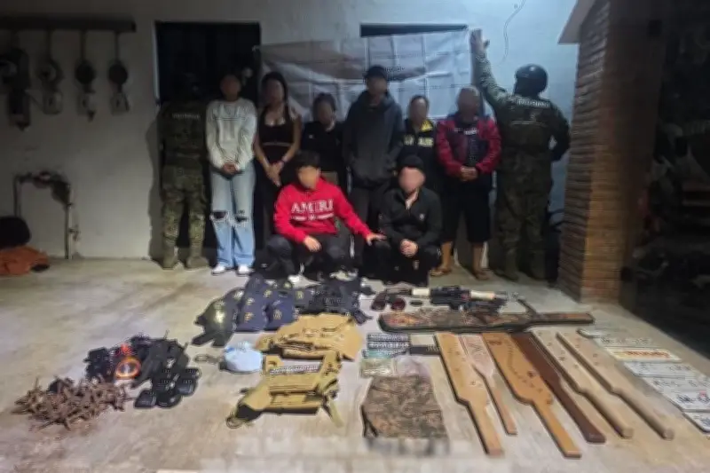 Marina detiene a 8 en Puerto Vallarta; investigan vínculos con el Cártel Jalisco Nueva Generación