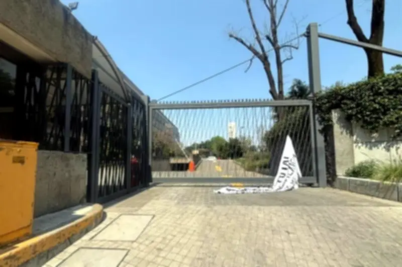 Marx Arriaga cumple dos días atrincherado en la SEP tras polémica por libros de texto