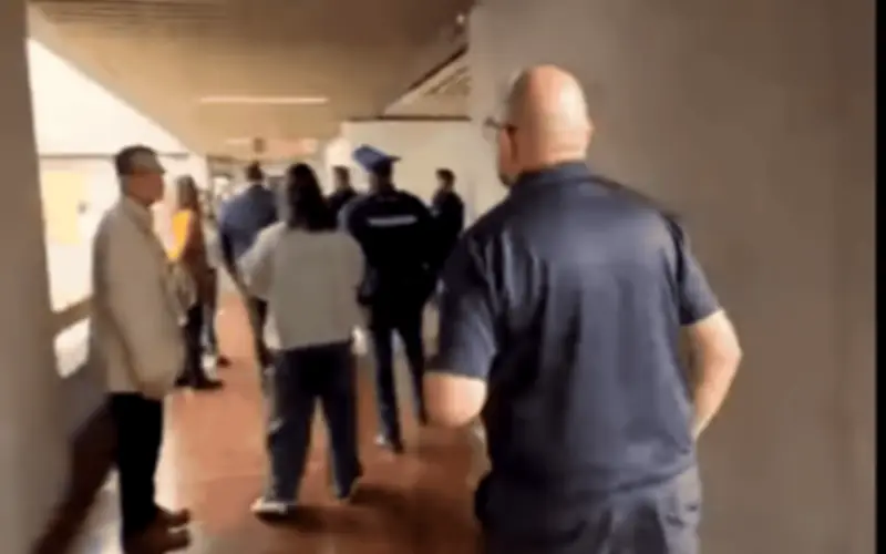 Marx Arriaga denuncia intento de desalojo policial en oficinas de la SEP