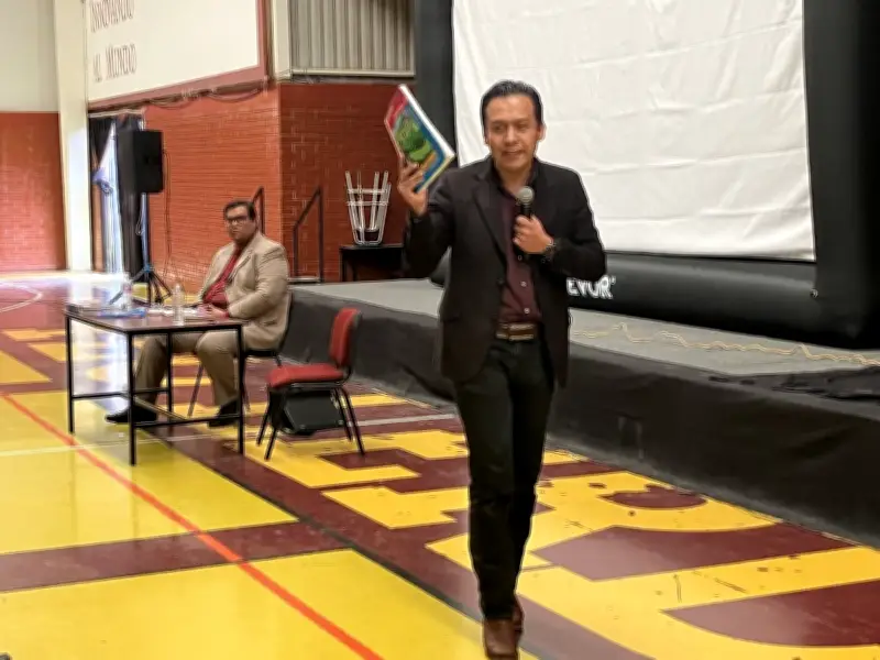 Marx Arriaga se atrinchera en la SEP tras su destitución y anuncia protesta con propuesta