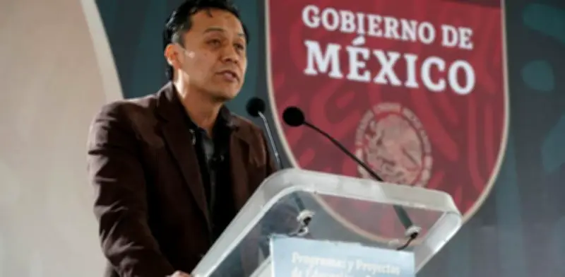 Marx Arriaga se autoproclama 'director legítimo' de Libros de Texto Gratuitos tras su remoción