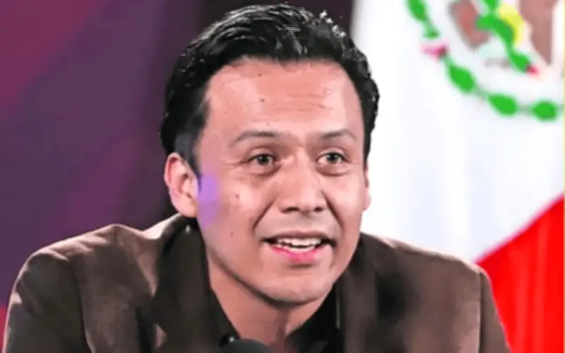 Marx Arriaga supera 70 horas atrincherado en la SEP tras su remoción