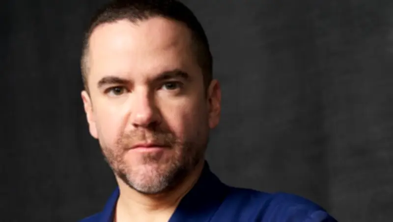 Mauricio Mancera lamenta muerte de Eric Dane tras accidente propio