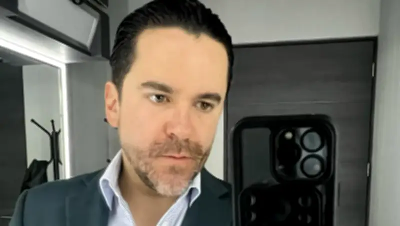 Mauricio Mancera sufre accidente automovilístico en CDMX y critica a su aseguradora