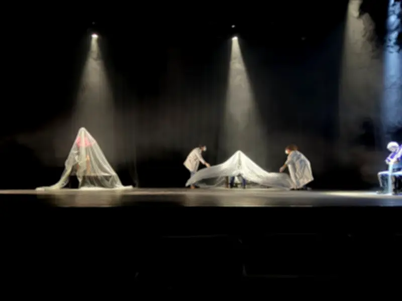 Mausoleo: La obra teatral que desafía la narrativa tradicional con su atmósfera ominosa