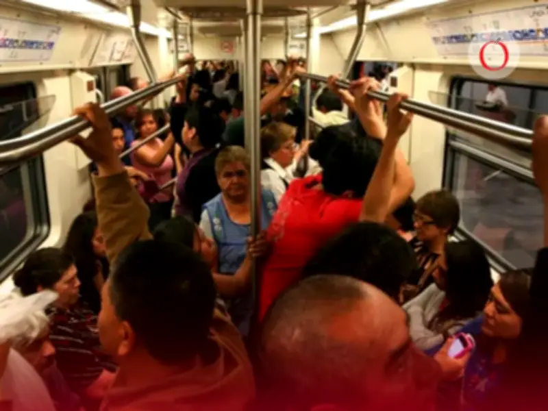 Metro CDMX endurece normas: prohibido correr y sentarse en el piso desde 2026