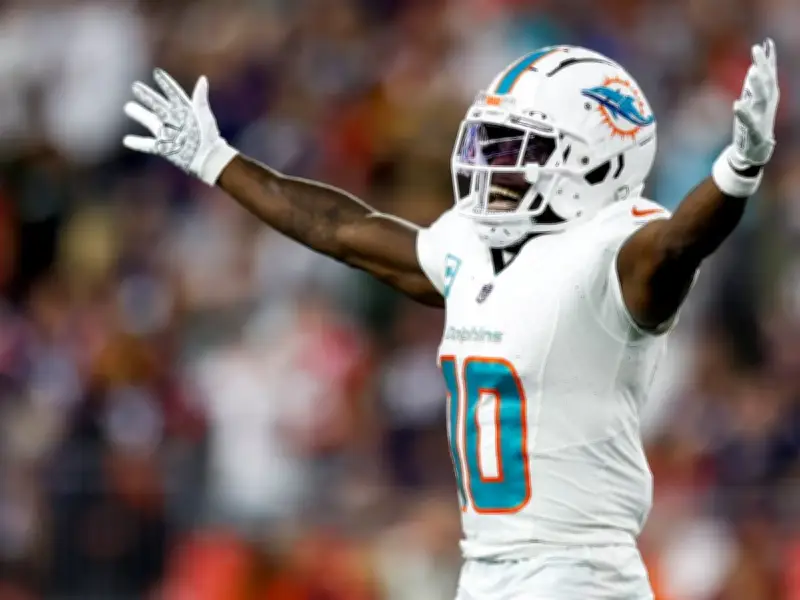 Miami Dolphins libera a Tyreek Hill tras lesión y reestructura organizacional