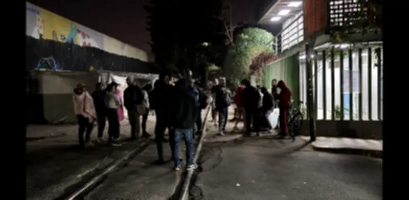 Migrantes en Vallejo rechazan traslado a refugios pese a presión vecinal y ultimátum