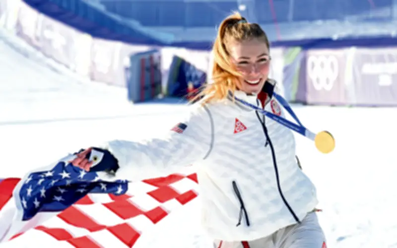 Mikaela Shiffrin Conquista Oro Olímpico en Eslalon y Reafirma su Leyenda en los Dolomitas